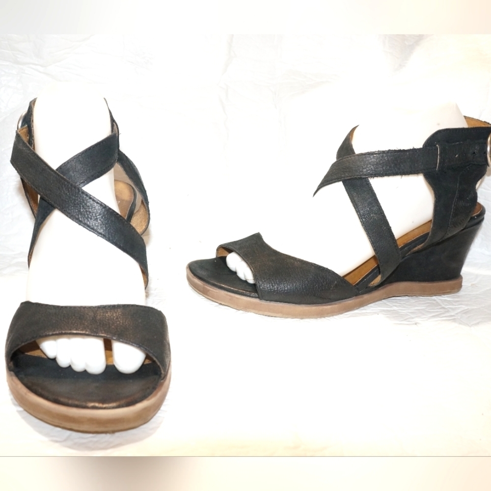 Miz Mooz Black Strappy Wedge Sandals - Picture 6 of 10